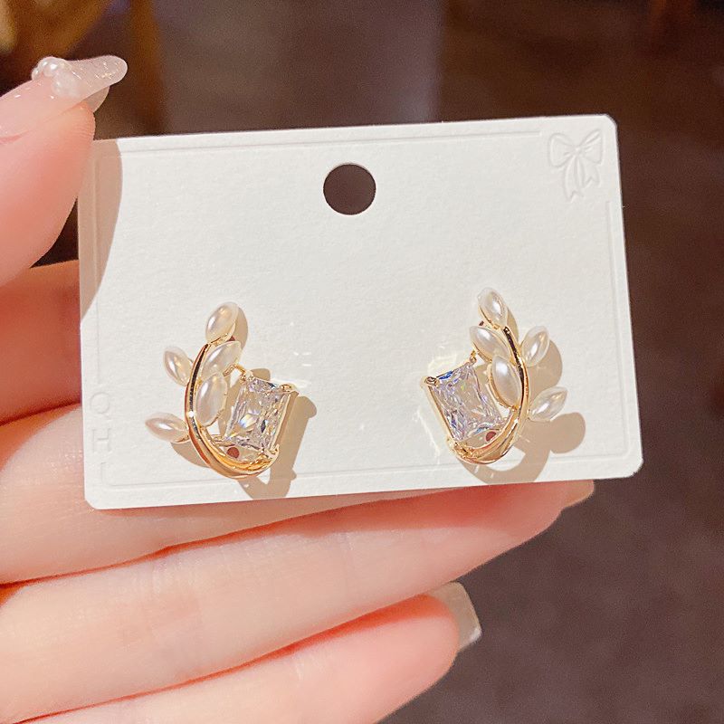 Elegant Leaves Copper Plating Zircon Ear Studs 1 Pair
