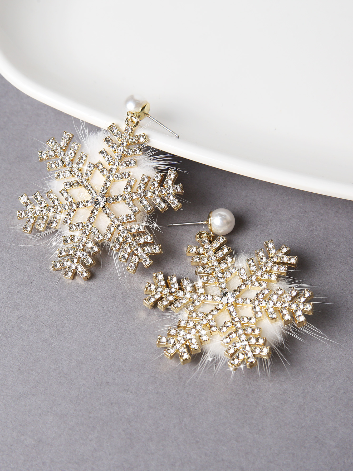 1 Pair Fashion Snowflake Alloy Plush Inlay Artificial Pearls Zircon Christmas Womenu0027S Drop Earri