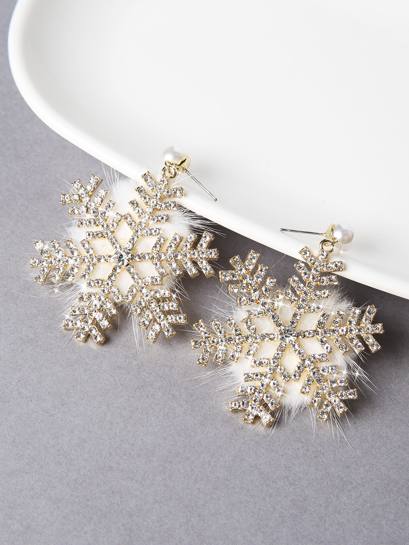 1 Pair Fashion Snowflake Alloy Plush Inlay Artificial Pearls Zircon Christmas Womenu0027S Drop Earri