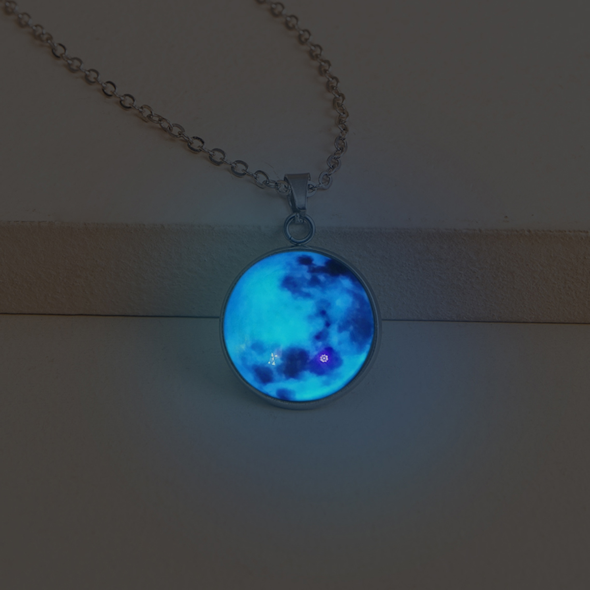 Fashion Moon Alloy Luminous Glass Unisex Pendant Necklace 1 Piece