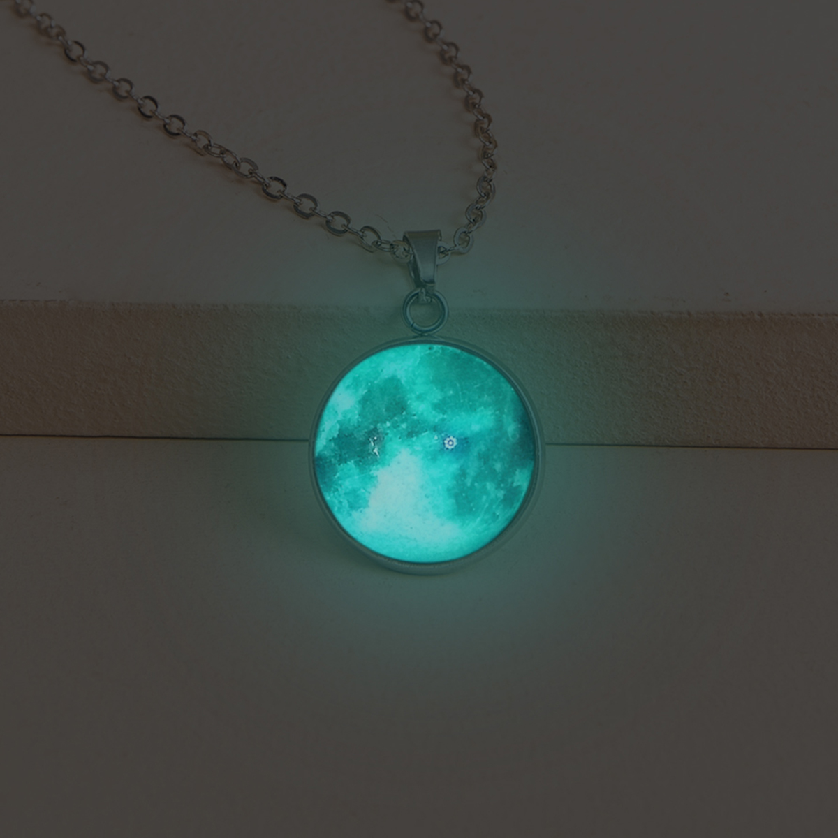 Fashion Moon Alloy Luminous Glass Unisex Pendant Necklace 1 Piece