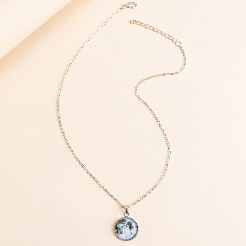 Fashion Moon Alloy Luminous Glass Unisex Pendant Necklace 1 Piece