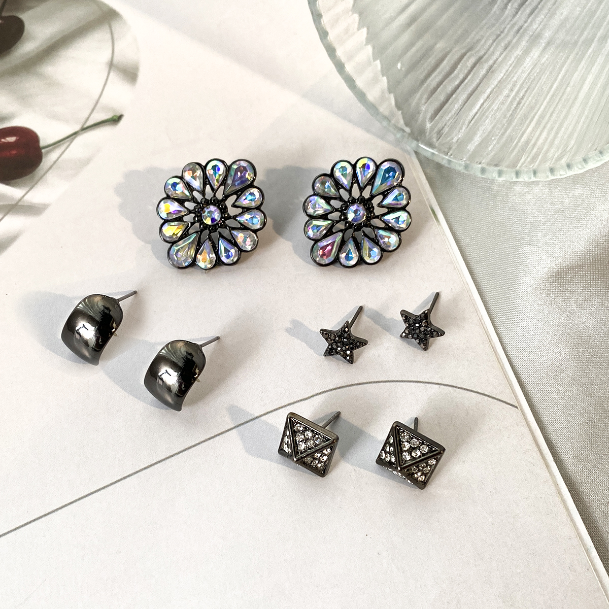 Vintage Style Star Flower Alloy Inlay Artificial Diamond Womenu0027S Ear Studs 4 Pairs