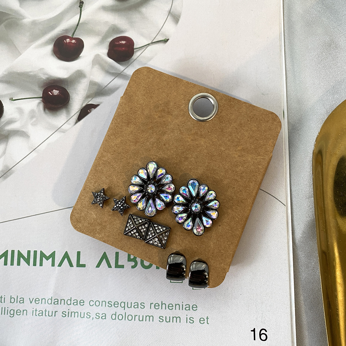 Vintage Style Star Flower Alloy Inlay Artificial Diamond Womenu0027S Ear Studs 4 Pairs