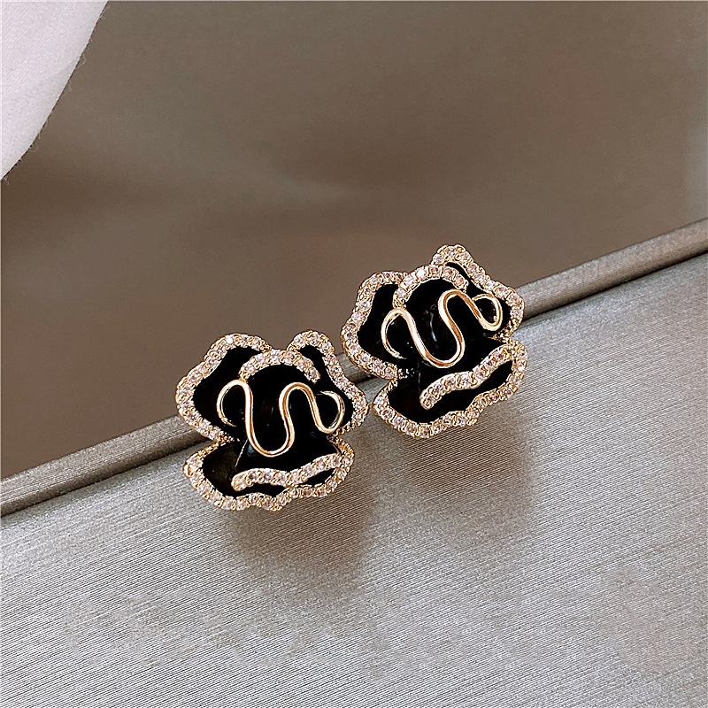 Retro Flower Alloy Rhinestone Womenu0027S Ear Studs 1 Pair