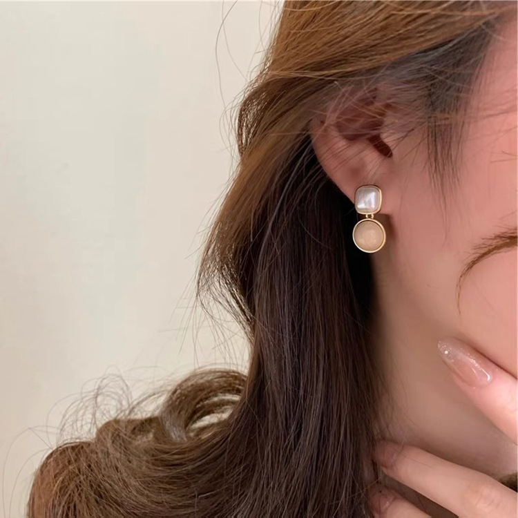 Retro Round Imitation Pearl Alloy Womenu0027S Ear Studs 1 Pair