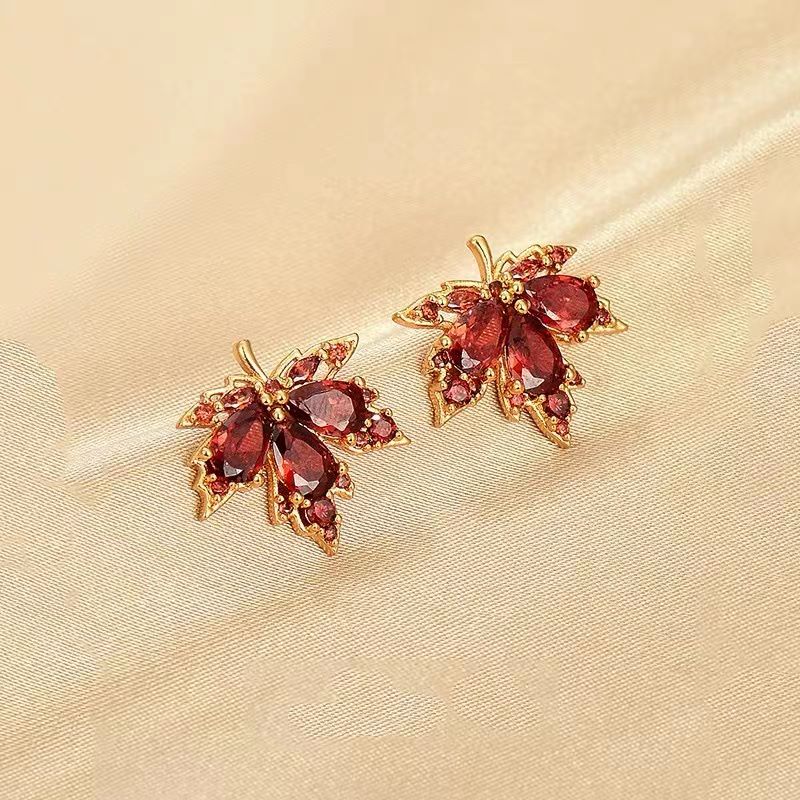 Retro Maple Leaf Alloy Rhinestone Womenu0027S Ear Studs 1 Pair