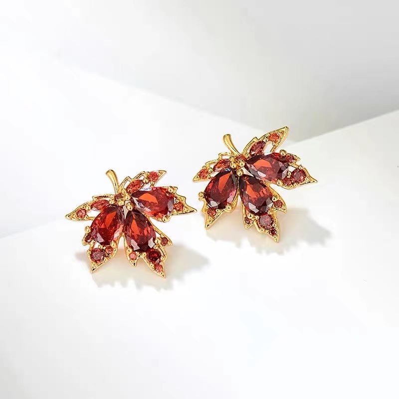 Retro Maple Leaf Alloy Rhinestone Womenu0027S Ear Studs 1 Pair