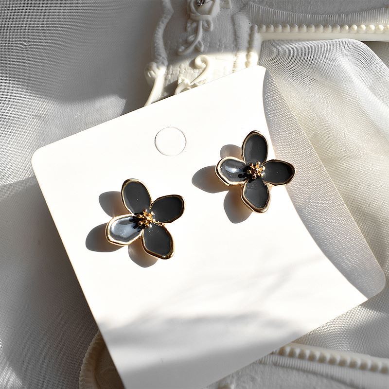 Retro Flower Alloy Enamel Womenu0027S Ear Studs 1 Pair