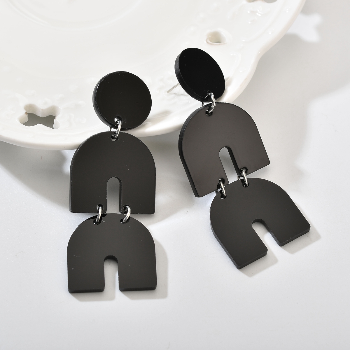 Exaggerated U Shape Arylic Slice Womenu0027S Drop Earrings 1 Pair