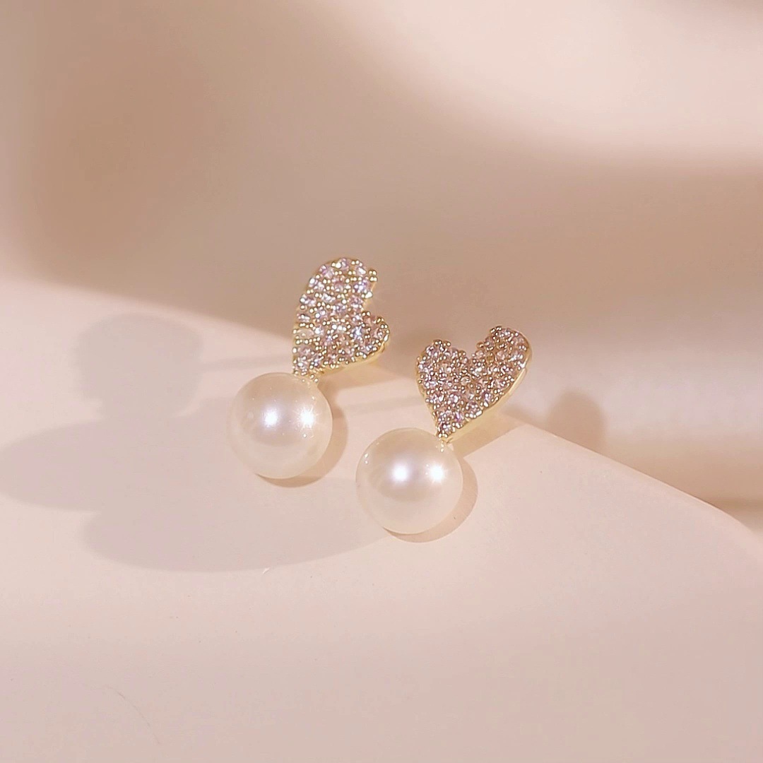 Fashion Heart Shape Alloy Pearl Inlay Artificial Diamond Womenu0027S Ear Studs 1 Pair