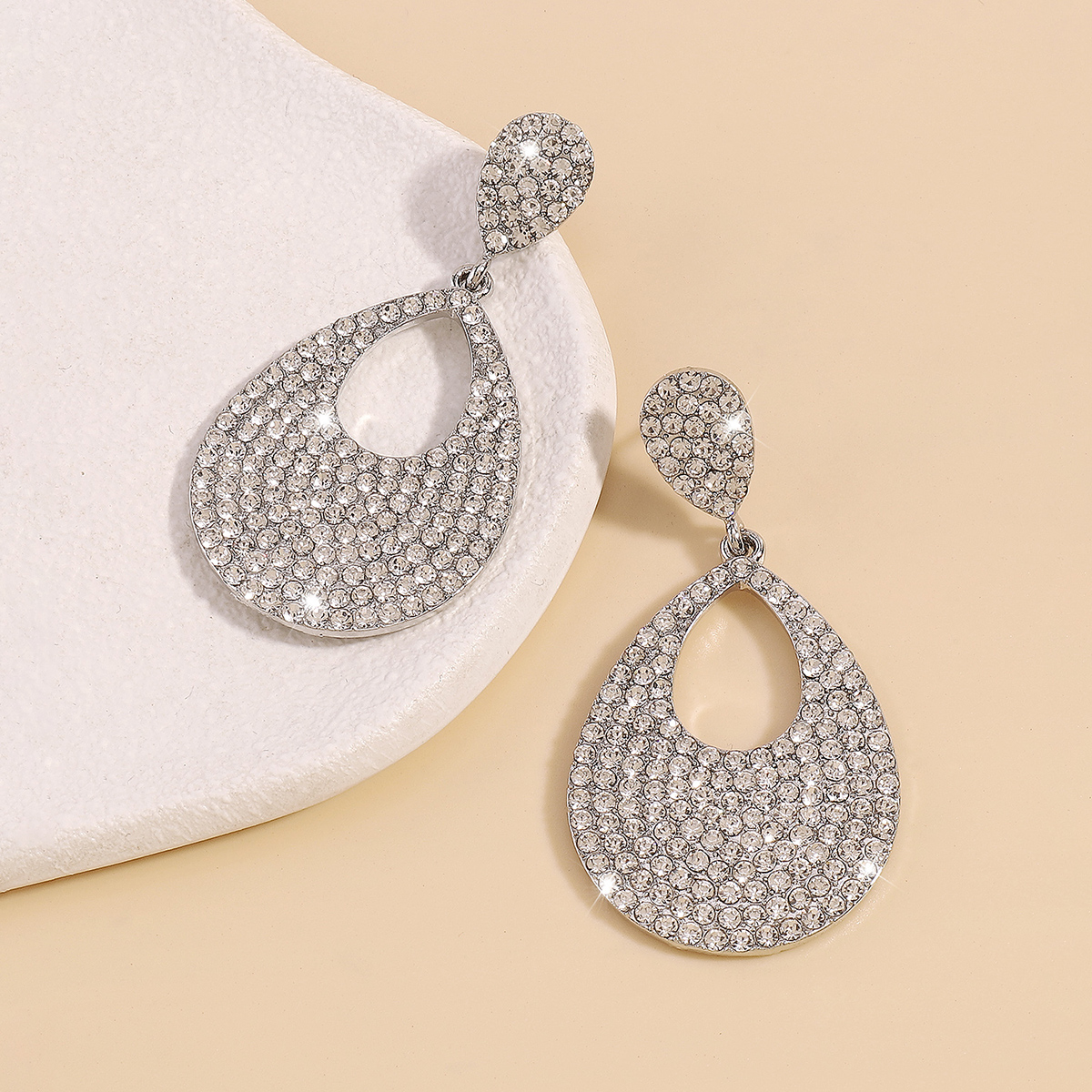 1 Pair Fashion Water Droplets Alloy Hollow Out Inlay Artificial Rhinestones Womenu0027S Drop Earring