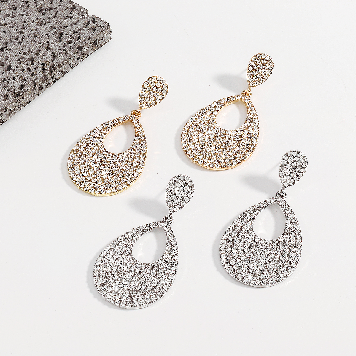 1 Pair Fashion Water Droplets Alloy Hollow Out Inlay Artificial Rhinestones Womenu0027S Drop Earring