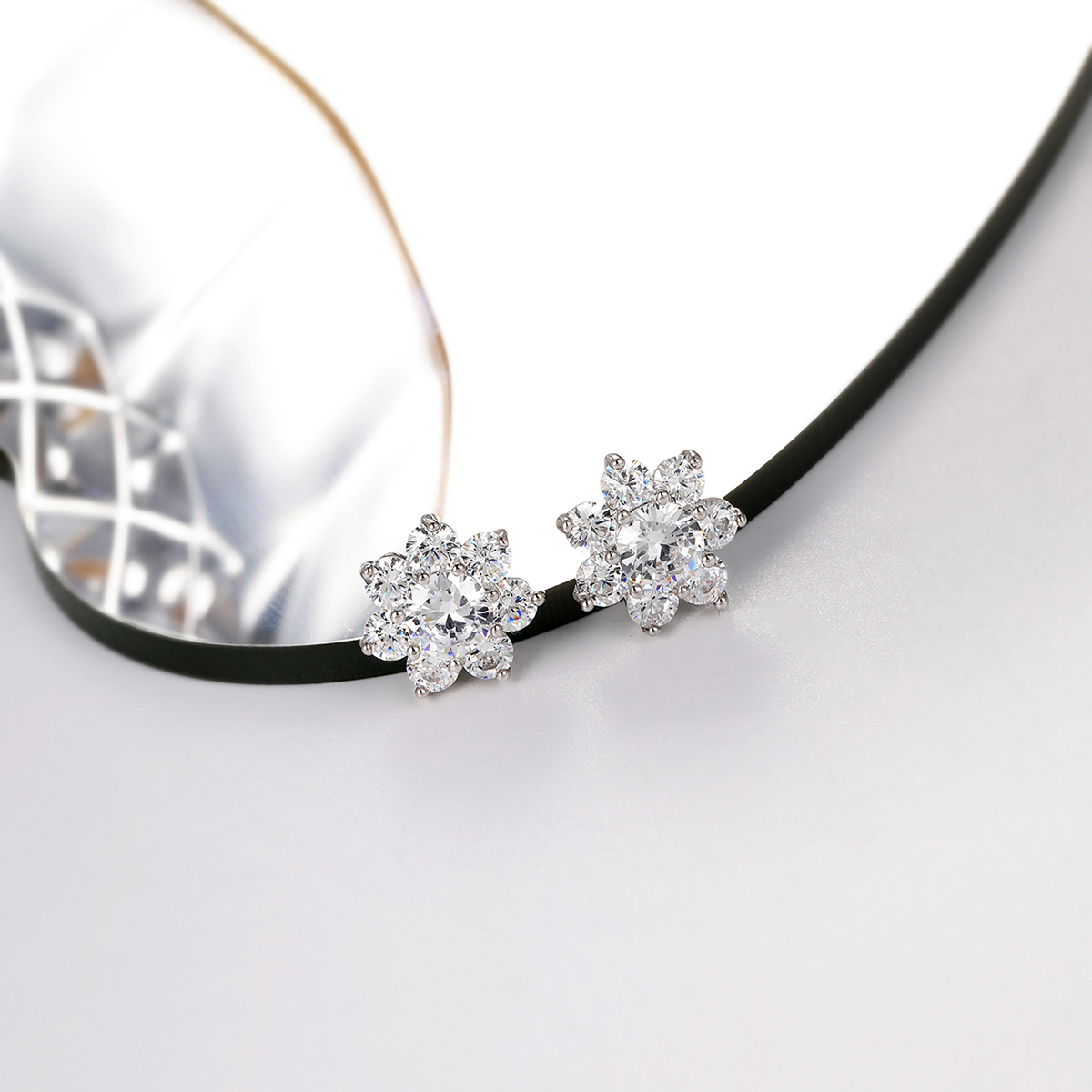 Elegant Water Droplets Tassel Flower Copper Inlay Zircon Earrings 1 Pair