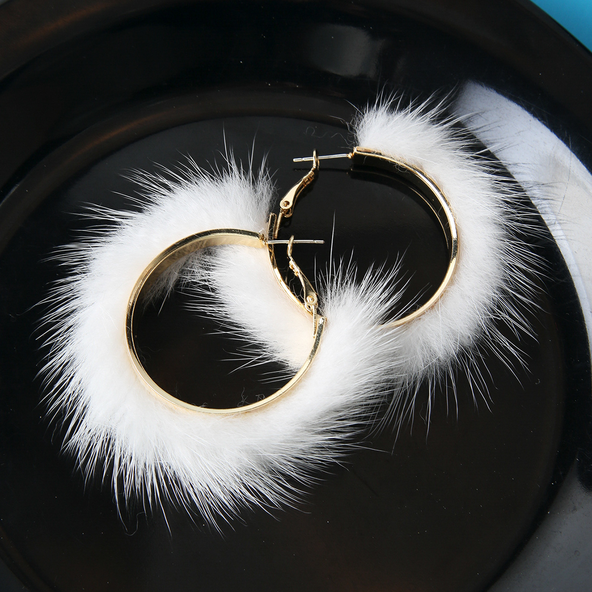 1 Pair Sweet O-Shape Alloy Plush Womenu0027S Hoop Earrings