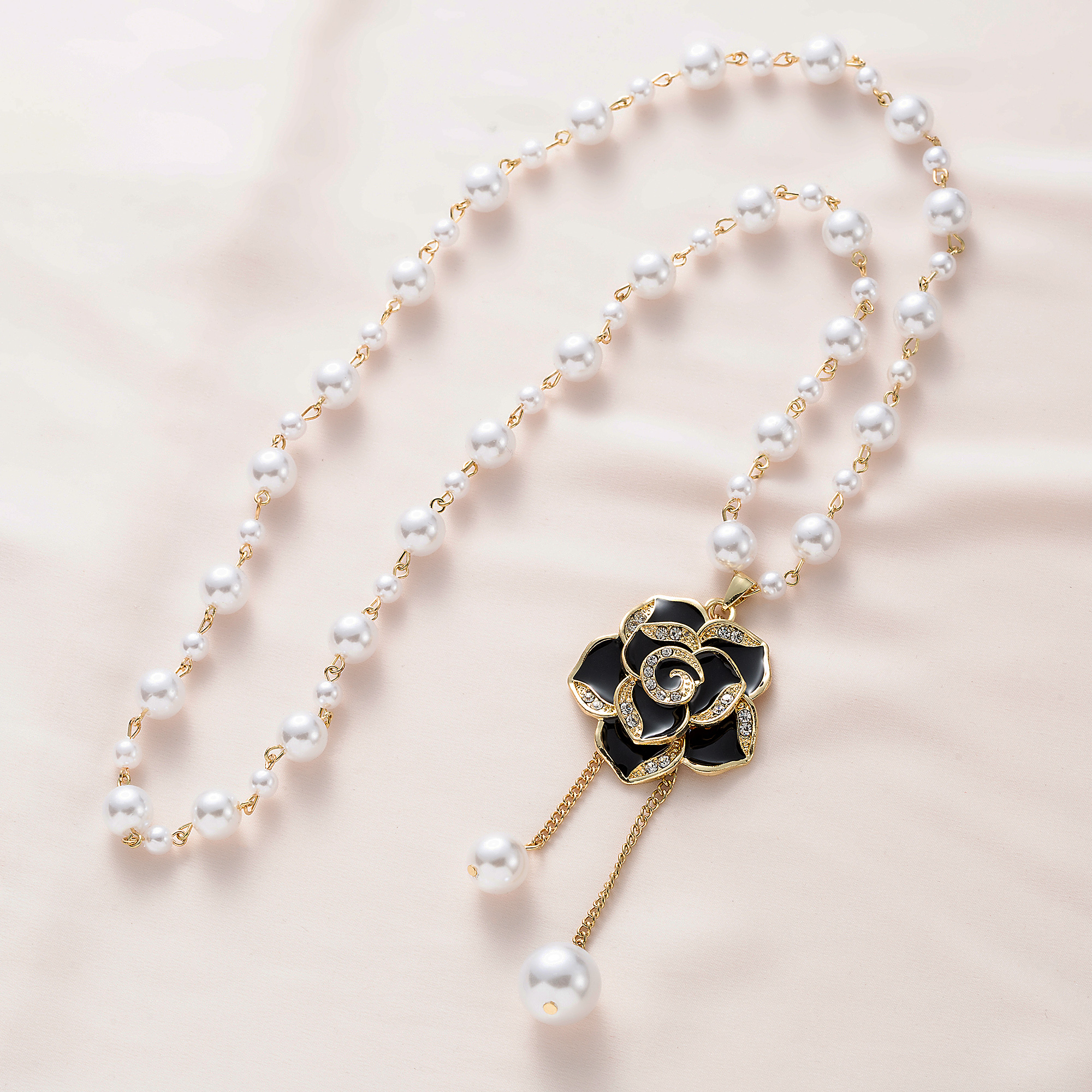 1 Piece Elegant Rose Artificial Pearl Copper Plating Diamond Womenu0027S Pendant Necklace