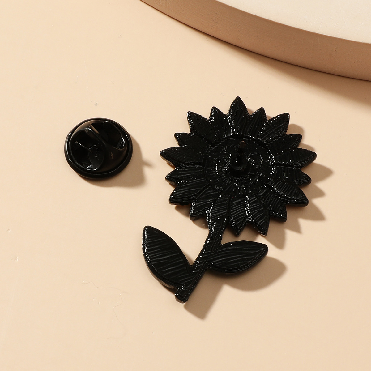 Simple Style Sunflower Resin Printing Womenu0027S Brooches