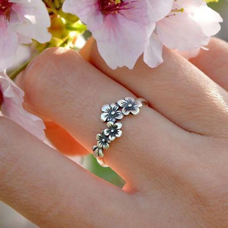 Fashion Ancient Silver Five-Petal Flower Simple Graceful Vintage Ring Alloy