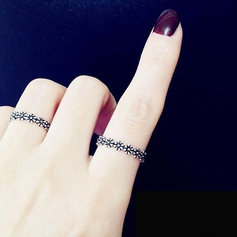 Factory Direct Sales Wish New Korean Style Retro Sweet Little Daisy Ring European and American Chrys