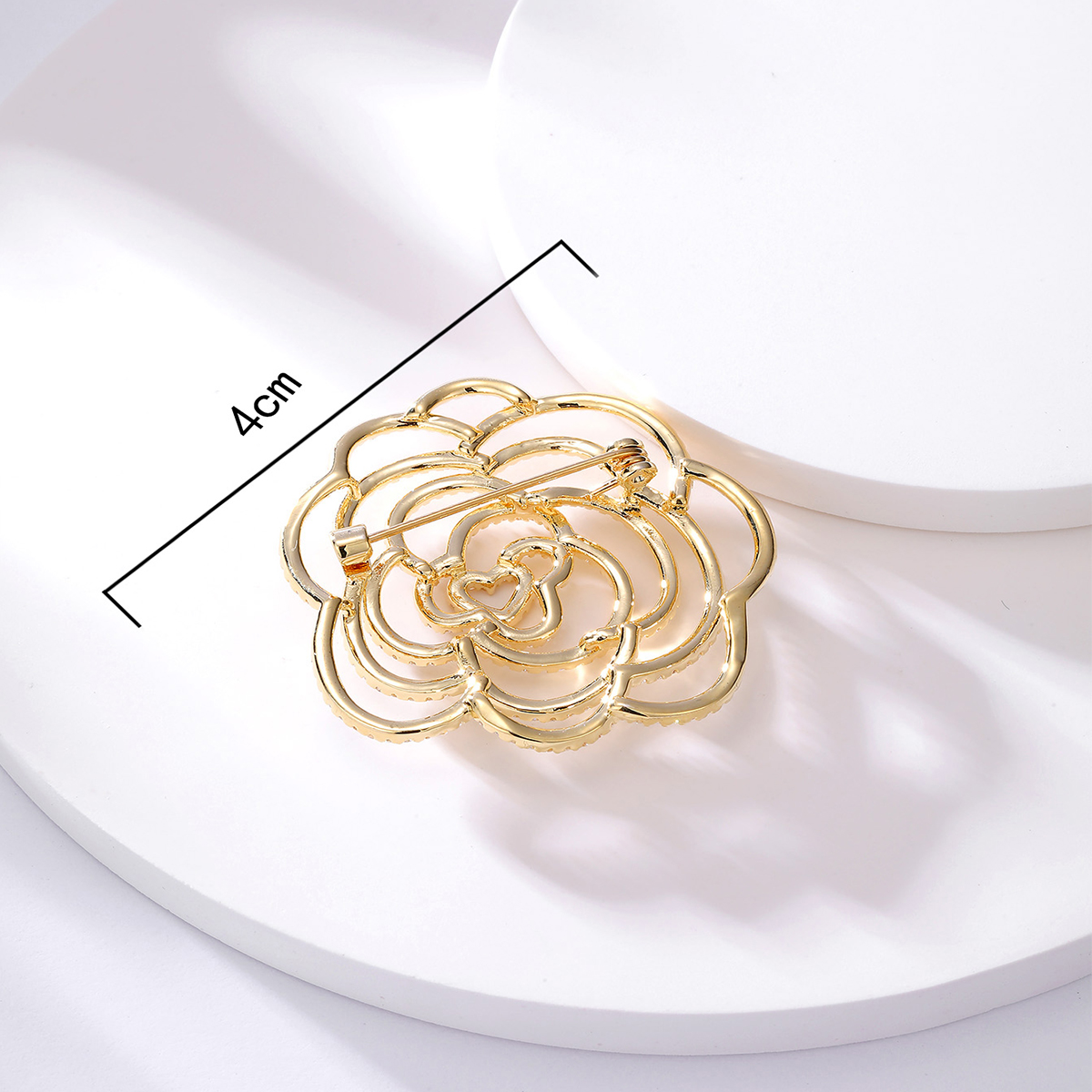New Fashion Small Simple Copper Material Electroplated 18K Gold Zircon Camellia Brooch
