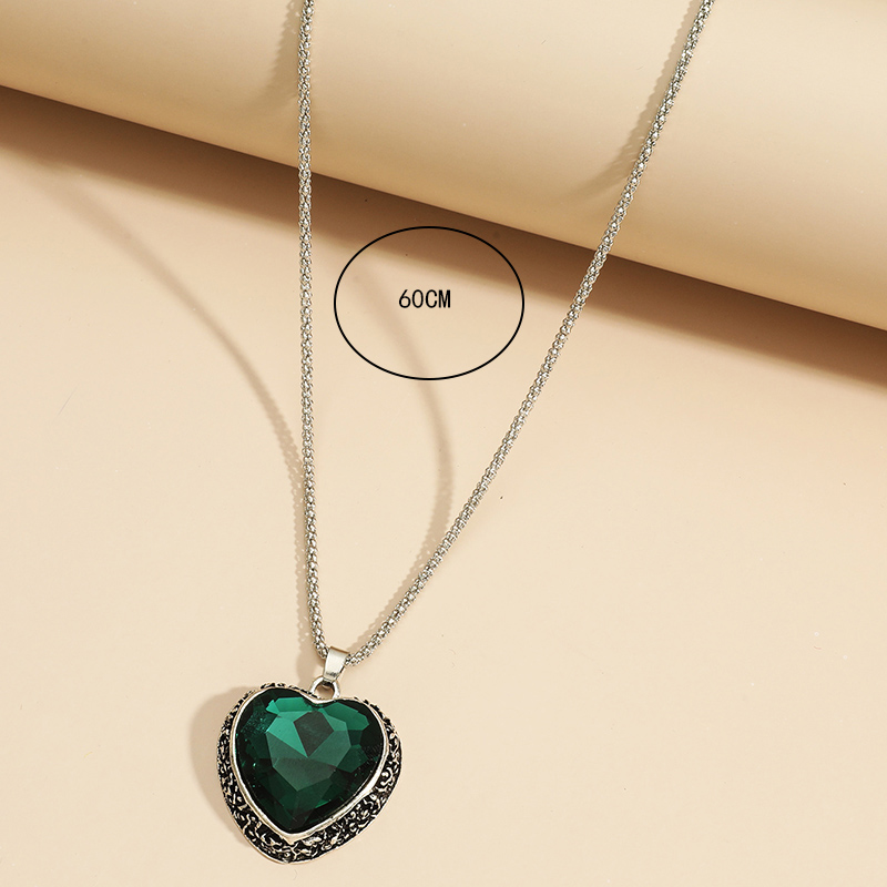 simple Heart-Shaped rhinestone pendant Multi-Color Pendant Necklace