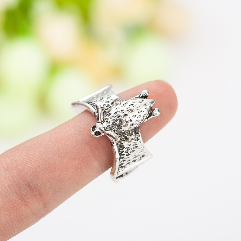 retro style bat shape alloy open adjustable ring