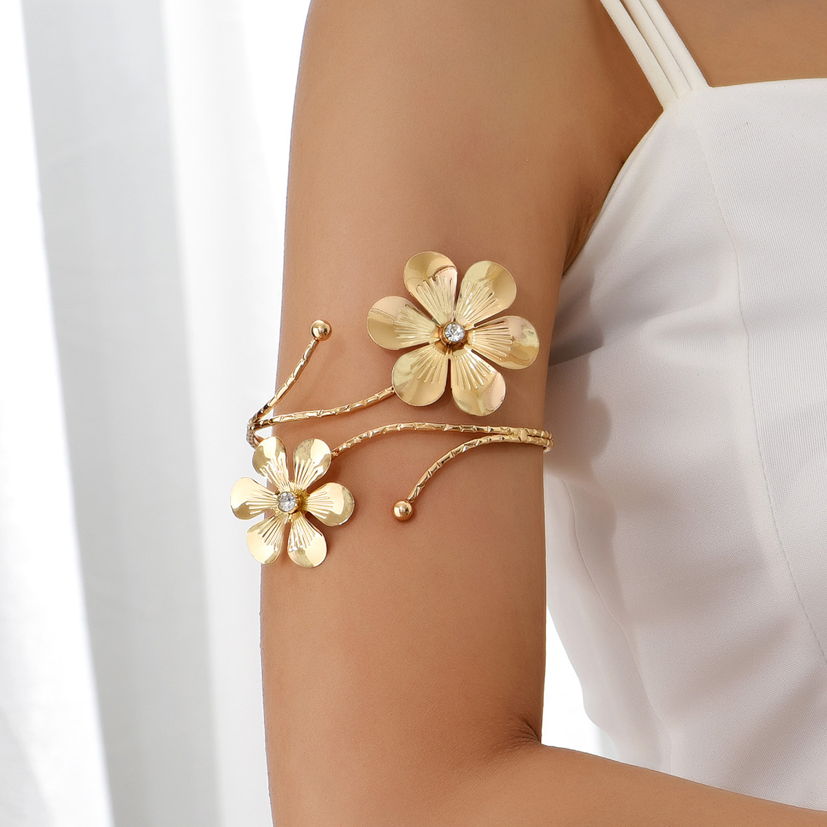 Fashion New Metal Flower Armband Diamond Opening Bracelet