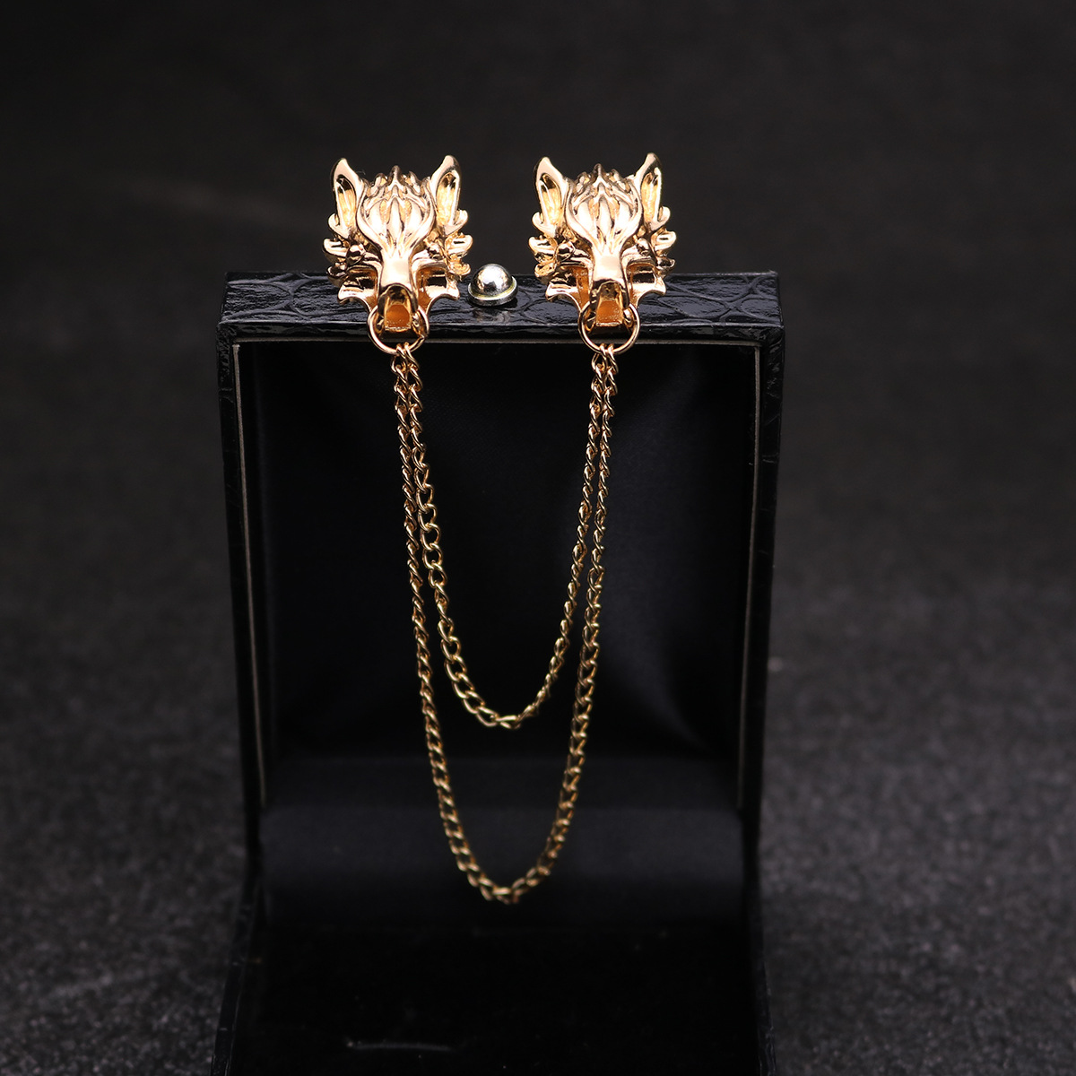 Fashion Wolf Head Shaped Alloy Collar Pin Brooch