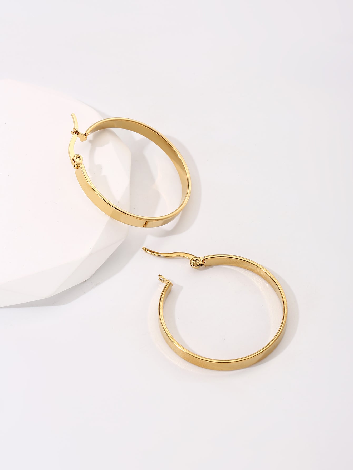 Fashion Creative Stainless Steel Electroplated 18K thin circle Earrings