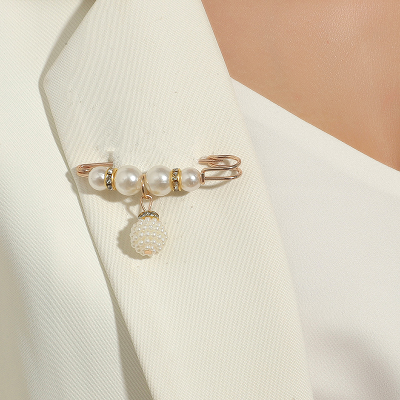 Fashion Wardrobe Malfunction Avoiding Pin Pearl Pendant Brooch