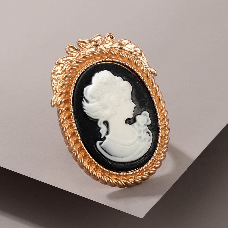 retro style oval Geometric Portrait Relief Single Ring