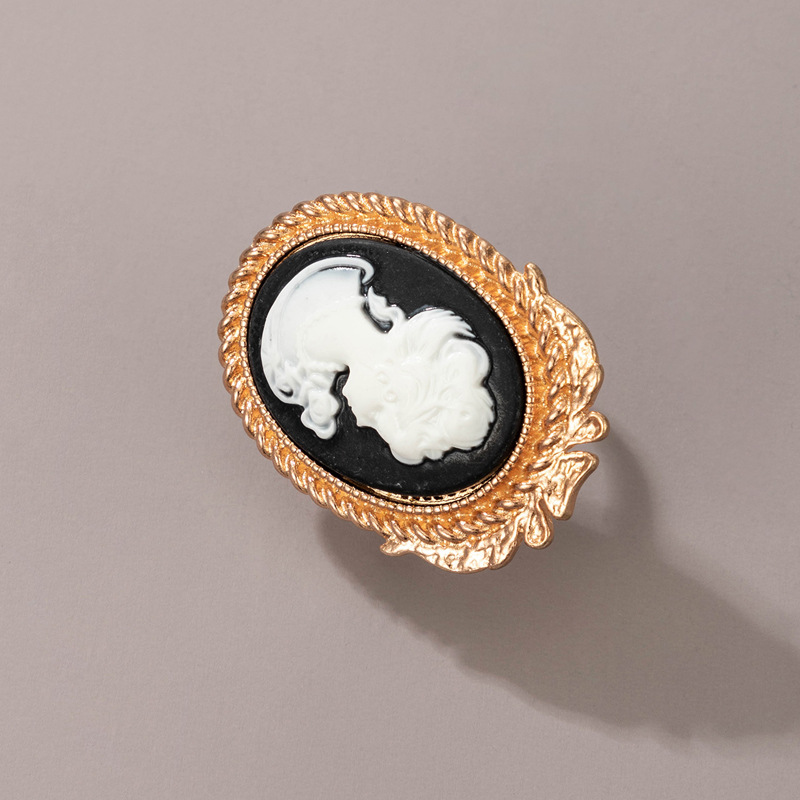 retro style oval Geometric Portrait Relief Single Ring