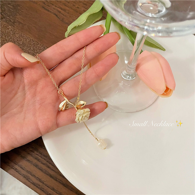 New Simple Fashion Flower Pendant Summer Clavicle Chain Alloy Necklace