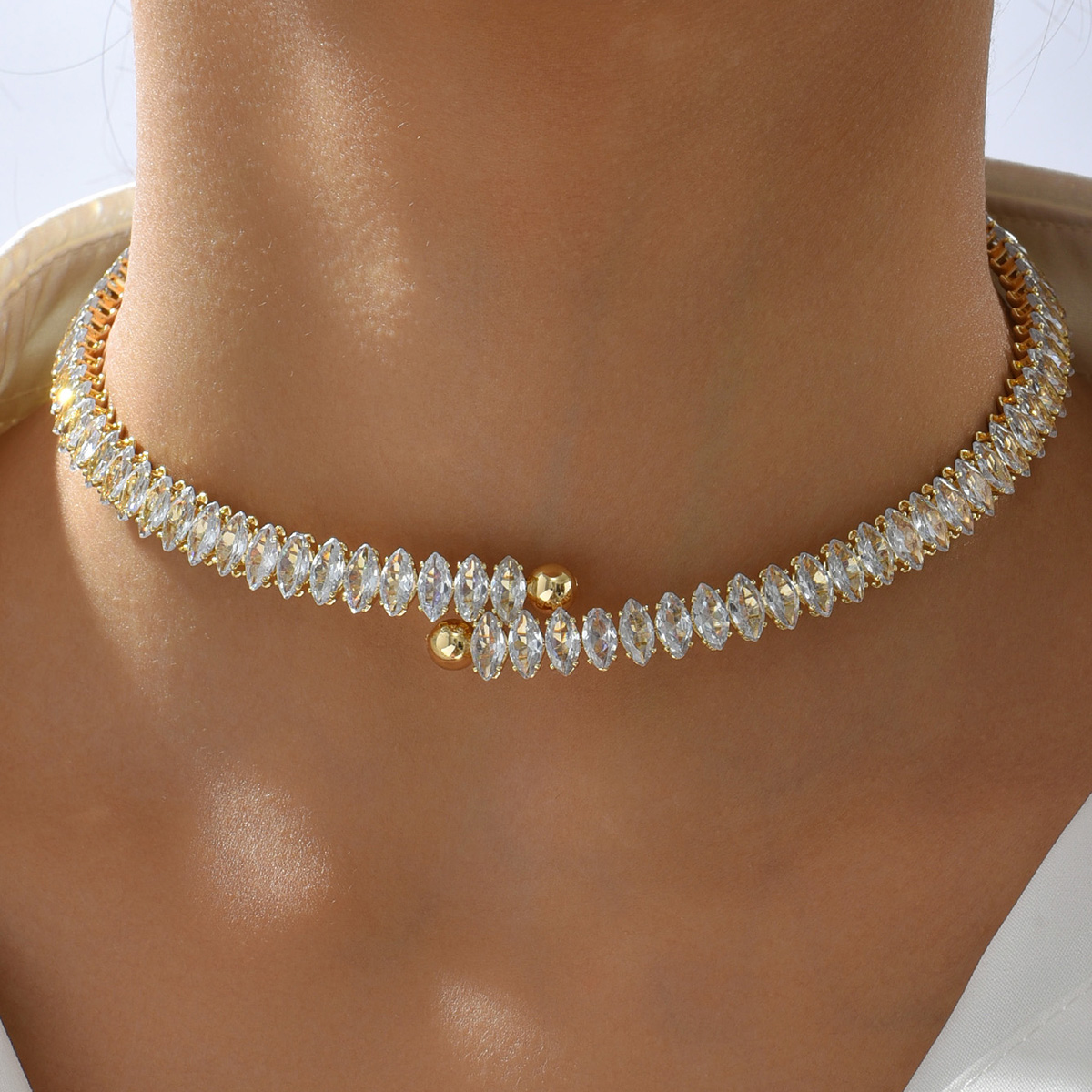 Fashion Simple Geometric Electroplated 18K Gold Inlaid Zircon Copper Collar