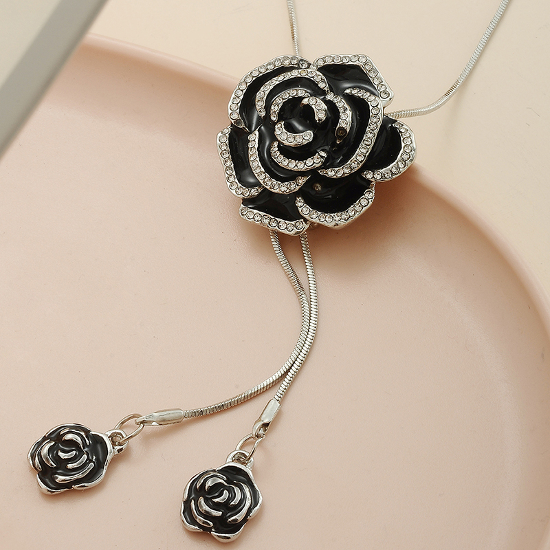 Fashionable Oil Dripping Camellia Flower Shaped Necklace Double-Layer Sweater Chain