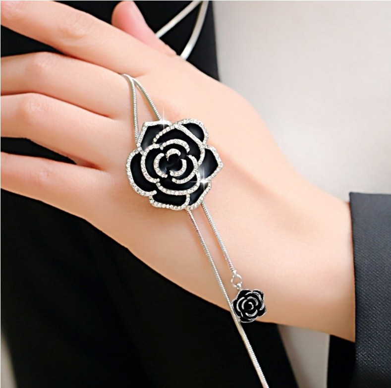 Fashionable Oil Dripping Camellia Flower Shaped Necklace Double-Layer Sweater Chain