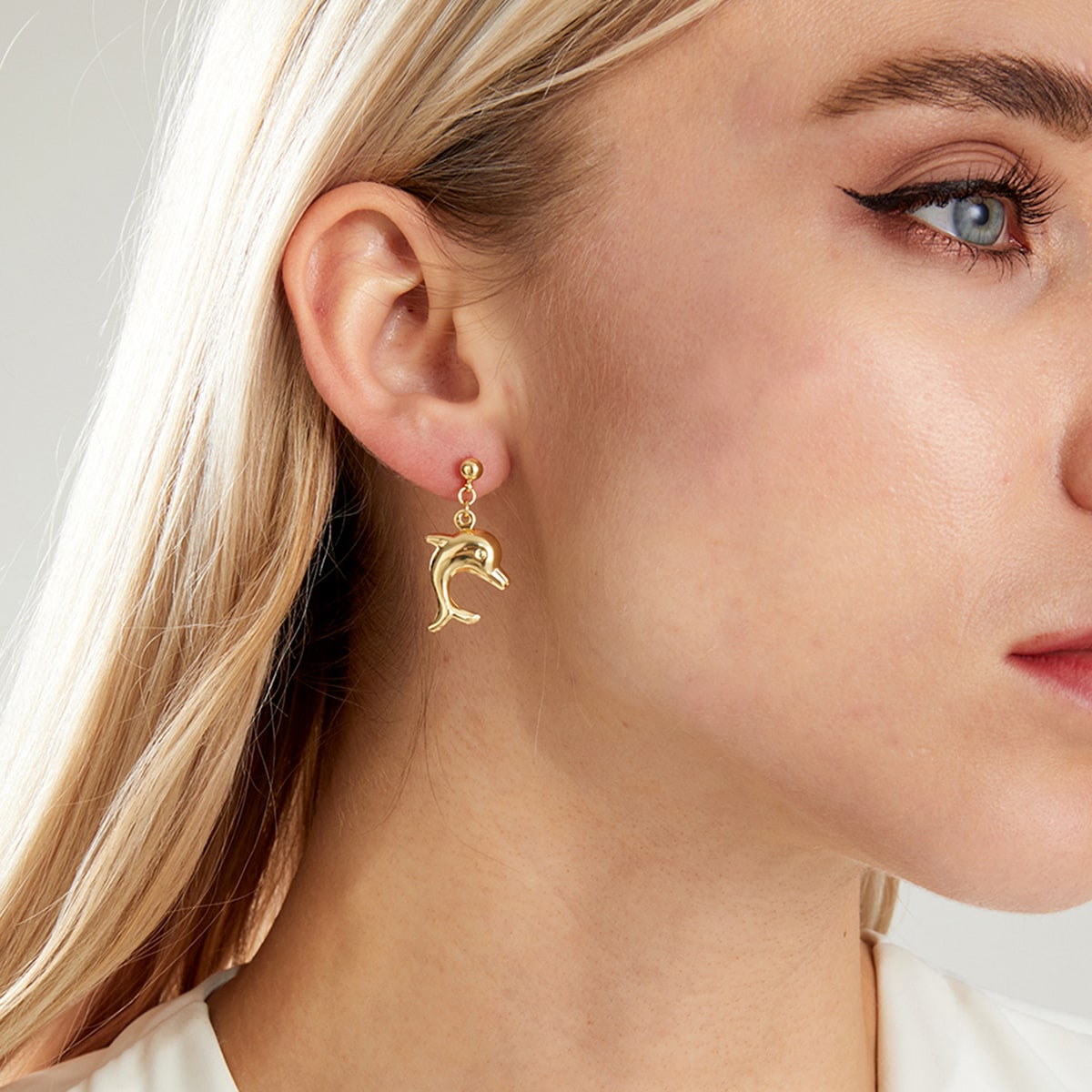 Fashion Creative Simple Whale Stainless Steel Electroplated 18K Gold Earrings