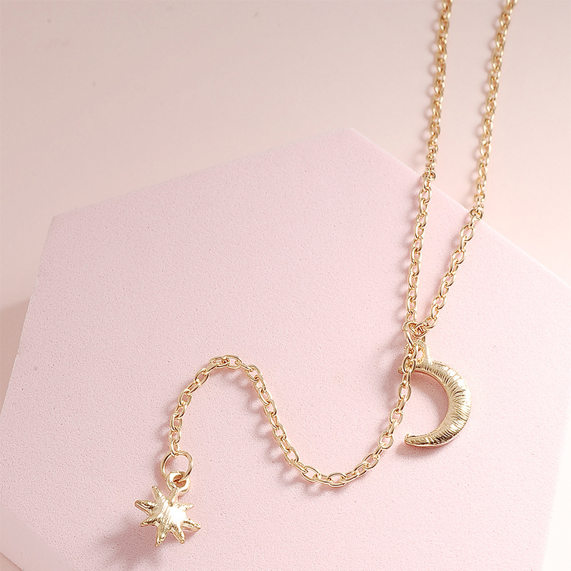 Fashion Ornament Rhinestone Inlaid Moon Star Pendant Necklace