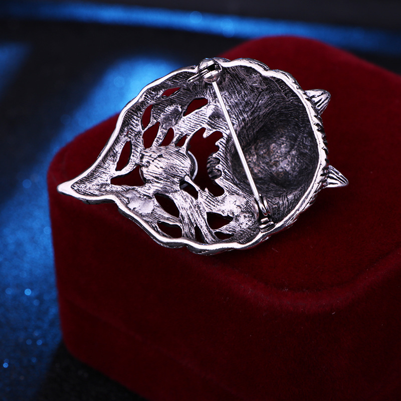 new style retro Wolf Head inlaid crystal alloy Brooch