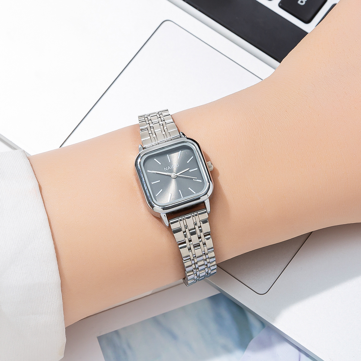 Fashion Square Scale Surface Nail Silver Steel Belt Watch