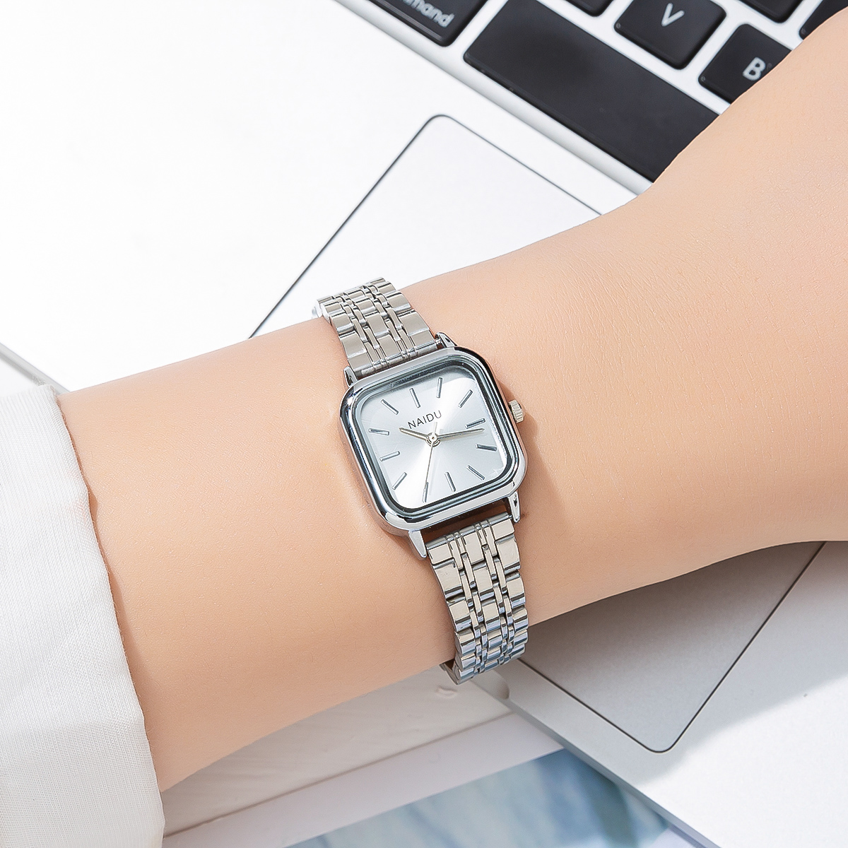 Fashion Square Scale Surface Nail Silver Steel Belt Watch
