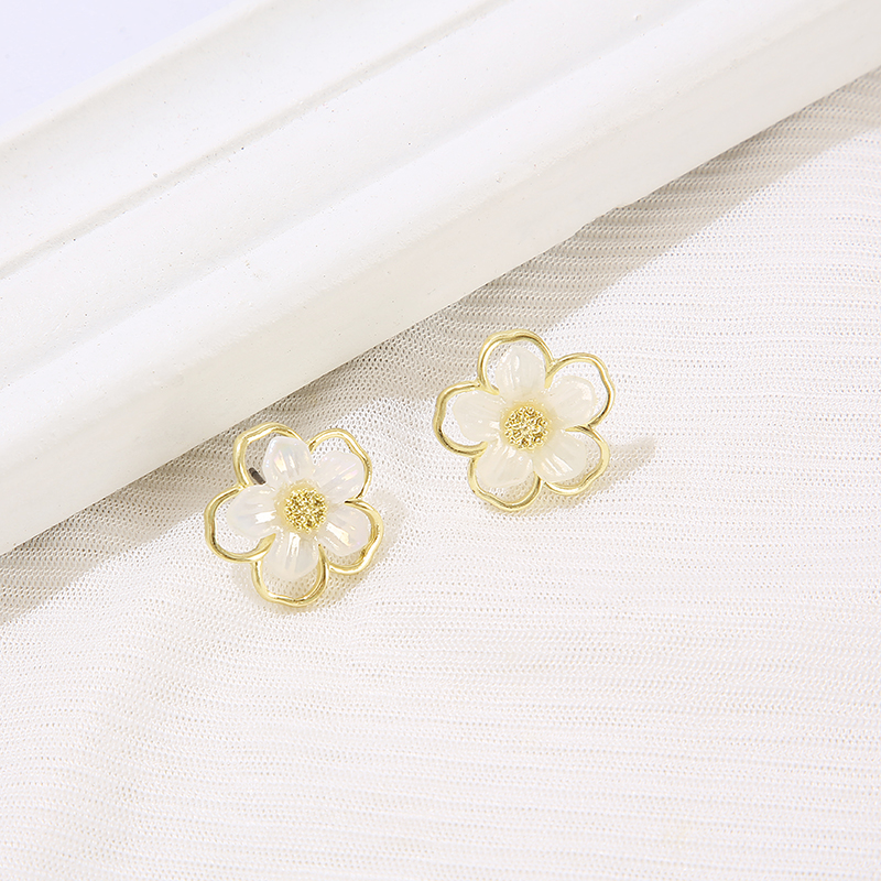 Fashion Flower Alloy No Inlaid Ear Studs
