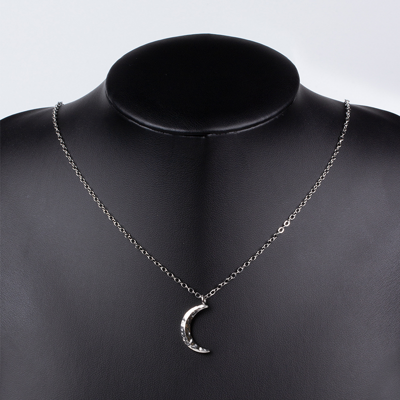 Fashion Simple Crescent Shape Pendant Clavicle Chain Necklace  Female