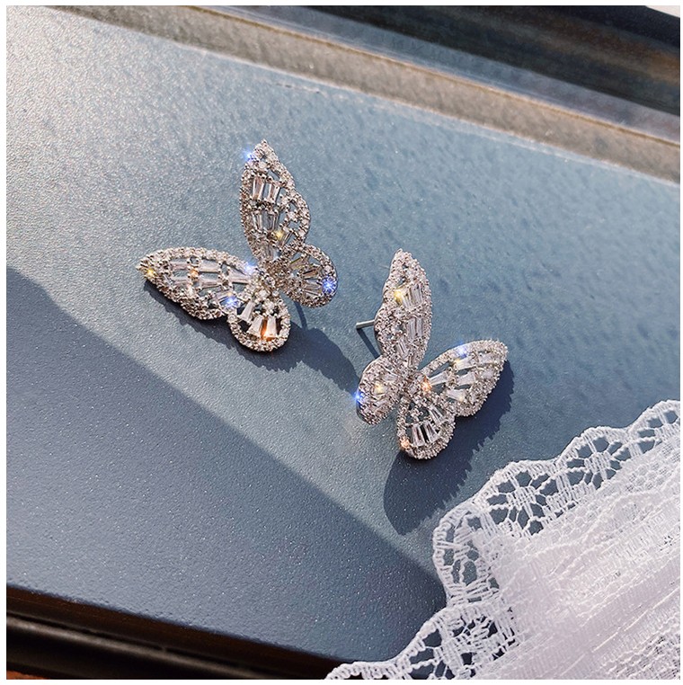 Elegant Butterfly Alloy Inlay Artificial Rhinestones Ear Studs 1 Set