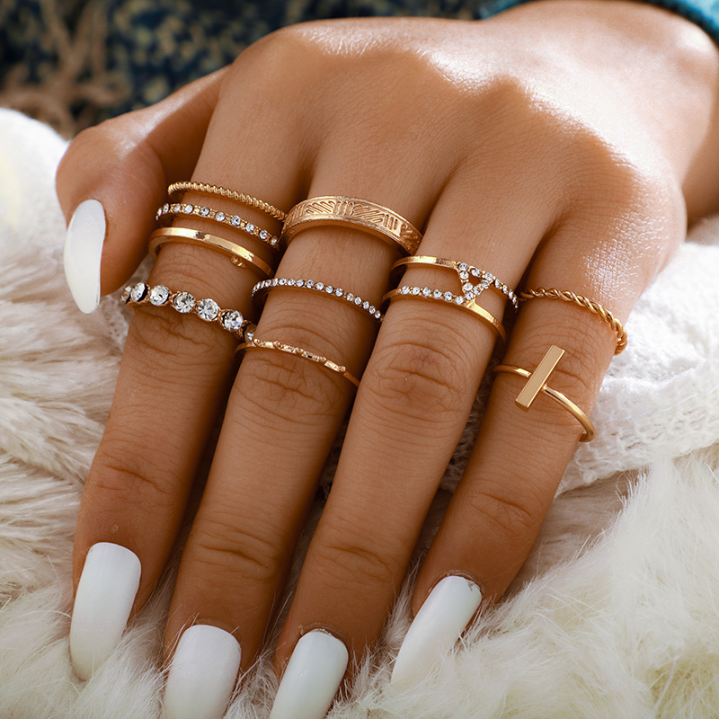 Fashion Hollow Black Vintage V-Shaped Alloy Ring Seven-Piece Set