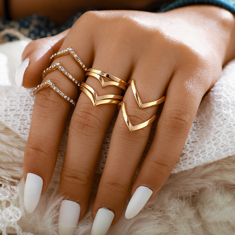 Fashion Hollow Black Vintage V-Shaped Alloy Ring Seven-Piece Set