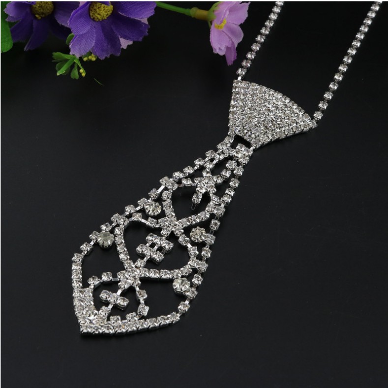 Fashion Bridal Inlay Full Rhinestone Tie Shaped Necklace Claw Chain