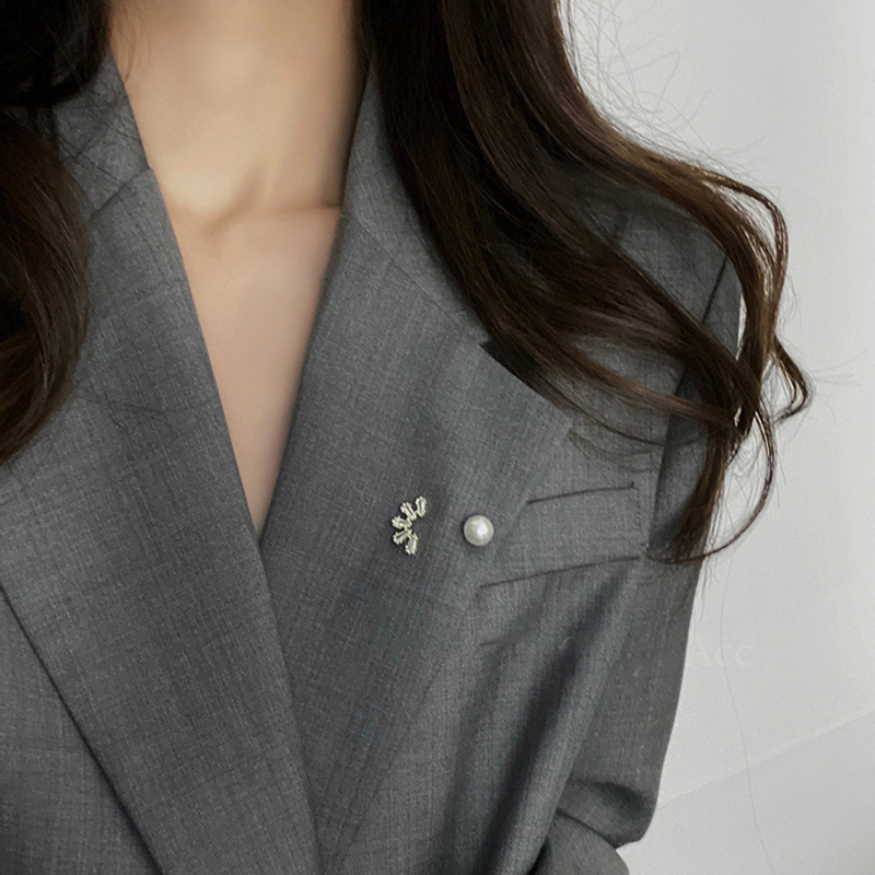 Anti-Exposure Pearl Diamond Flower Brooch Geometric Korean Real Gold Plating Design Accessories Grac
