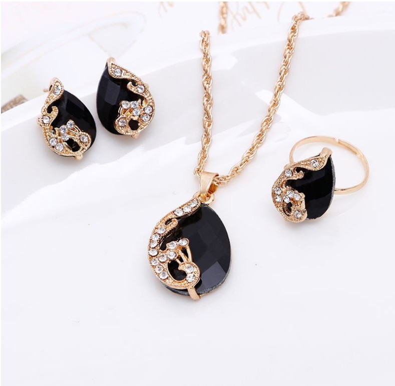 Crystal Drop-Shaped Gem Hollow Peacock Necklace Three-Piece Set