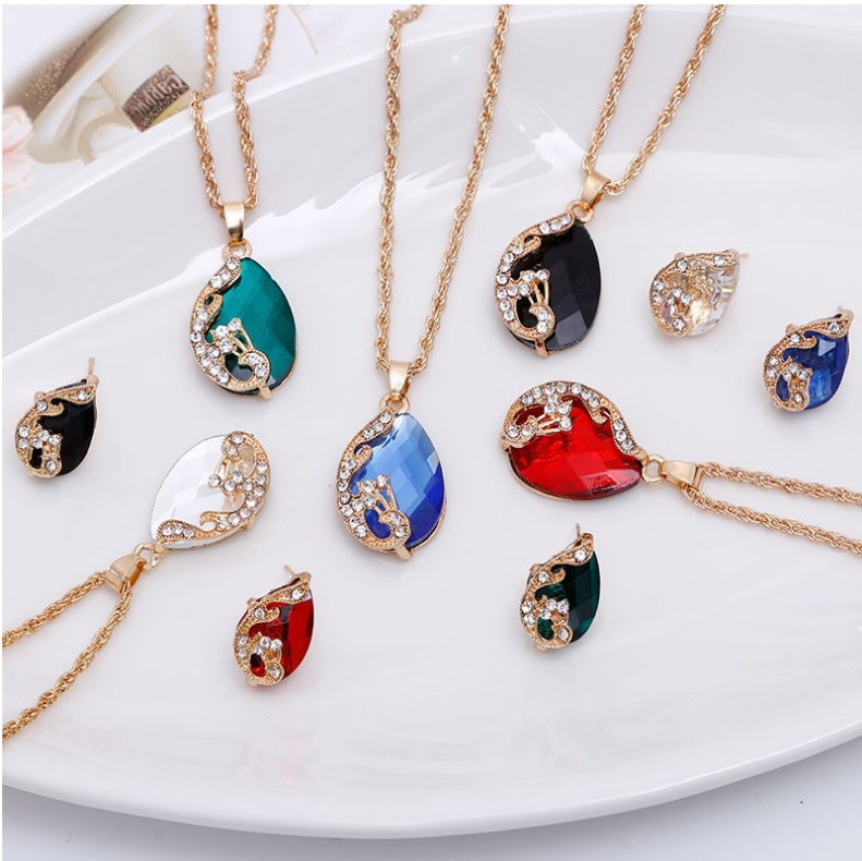 Crystal Drop-Shaped Gem Hollow Peacock Necklace Three-Piece Set